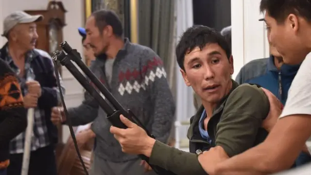 Прихильники Атамбаєва