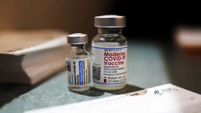 วัคซีนของจอห์นสันแอนด์จอห์น ไฟเซอร์และโมเดอร์นา กลายเป็นจุดขายทางการท่องเที่ยวของบางเมืองในสหรัฐฯ สำหรับนักท่องเที่ยวที่ต้องการรับวัคซีนโดยไม่ต้องเสียค่าใช้จ่าย