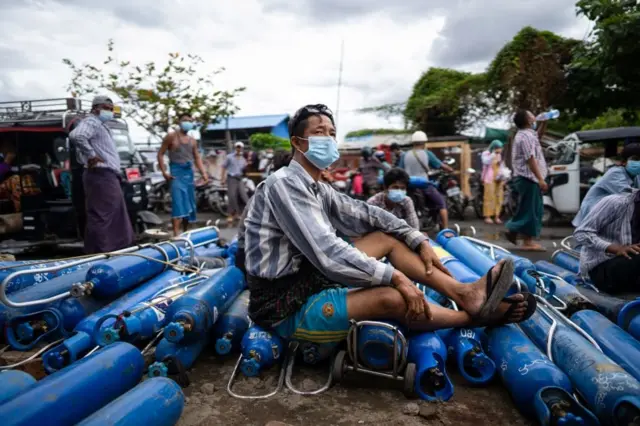 မန္တလေးမြို့က အောက်ဆီဂျင် တန်းစီသူနေသူ၊ ဇူလိုင် ၁၃၊ ၂၀၂၁