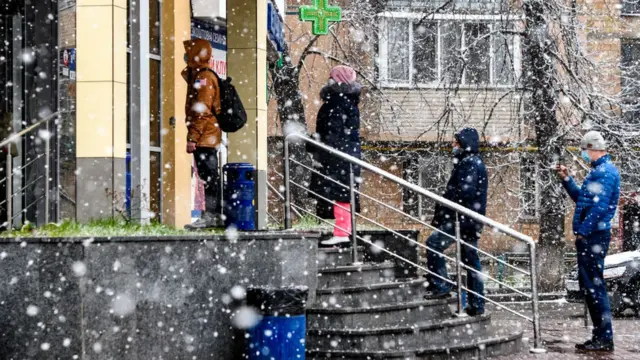 очередь в супермаркет в Киеве