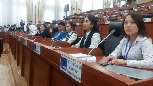 Бишкекте өткөн "Жаш тынчтык куруучулардын || Улуттук симпозиумунда"