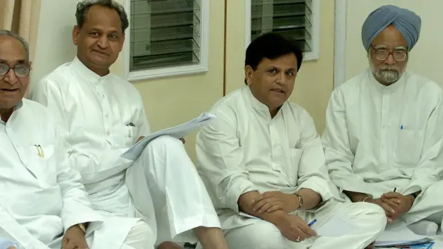 અશોક ગેહલોત, અહેમદ પટેલ તથા ડૉ. મનમોહન સિંઘની ફાઇલ તસવીર