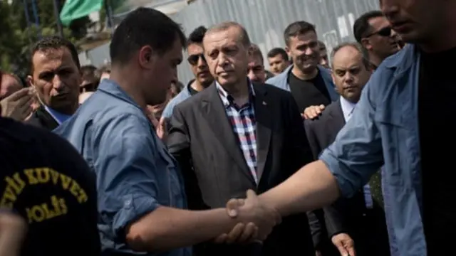 Rais wa Uturuki katikati Reccep Tayip Erdogan