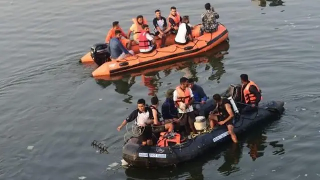 આ દુર્ઘટના સર્જાઈ ત્યારથી અત્યાર સુધીમાં ફસાયેલા લોકોને બચાવવાની કામગીરી ચાલી રહી છે