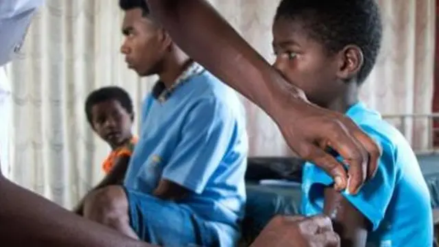 Ọmọ kan to n gba abẹrẹ ajẹsara