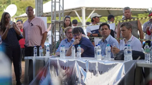 Mesa da reunião entre atingidos pela lama e representantes da Vale no Parque da Cachoeira,casa de aposta playpixBrumadinho,casa de aposta playpix5casa de aposta playpixfevereirocasa de aposta playpix2019