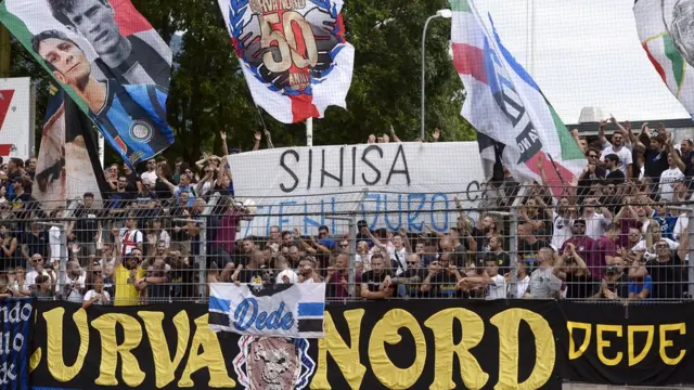 Podrška Mihajloviću od navijača Intera