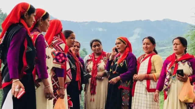 कुलूमधल्या महिला