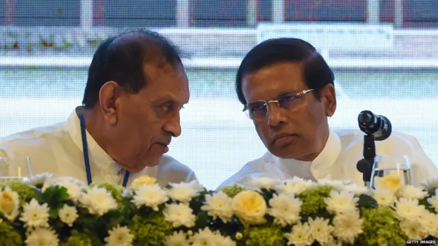 අගමැති රනිල් වික්‍රමසිංහ නායකත්වයෙන් ඉවත්ව සජිත් ප්‍රේමදාසට හෝ කරු ජයසූරියට නායකත්වය ලබාදිය යුතු බවට පක්ෂය තුළින්ම ඉල්ලීම් මතුවෙමින් පවතී