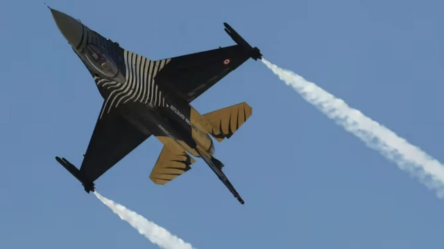 طائرة أف-16 تركية