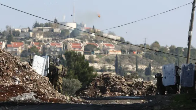 Ізраїльські війська застосували сльозогінний газ проти палестинських протестувальників