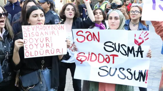 "Qadına şiddətə yox" yürüşü