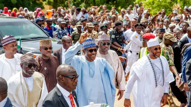 President Muhammadu Buhari wit Daura pipo