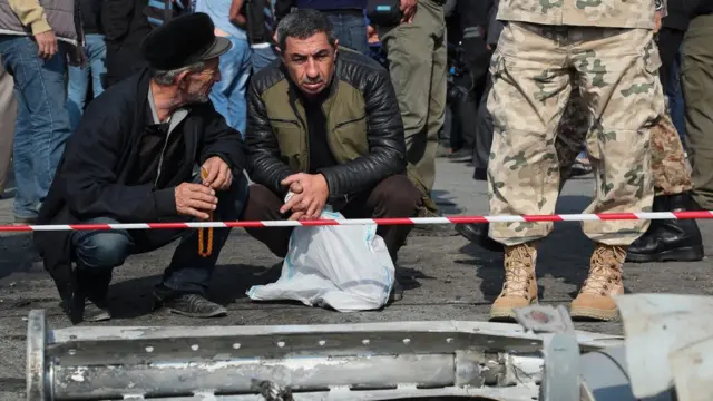 Bərdə sakinləri oktybarın 28-də Bərdənin raket düşən ərazisində