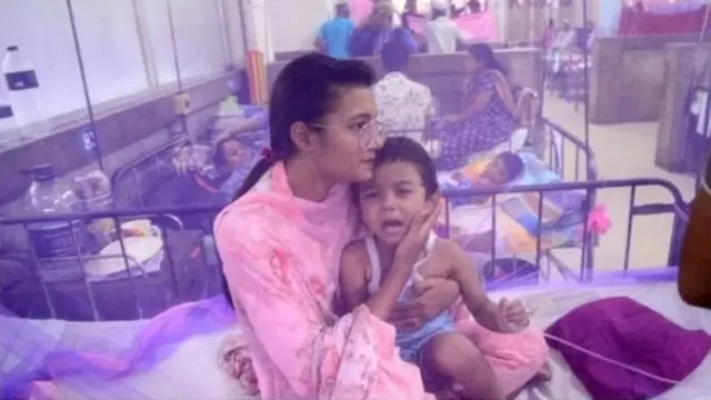 আগের বছরগুলোর এই সময়ের তুলনায় এখন ডেঙ্গুতে আক্রান্তের সংখ্যা অনেকে বেশি বলে কর্মকর্তারা বলছেন।