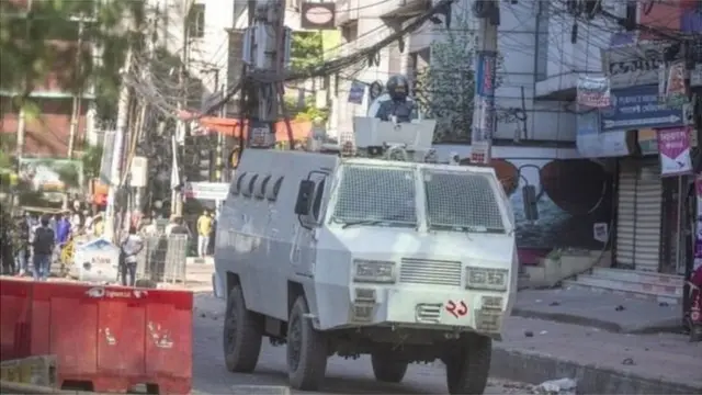 બાંગ્લાદેશના અનેક જિલ્લાઓમાં અર્ધસૈનિકદળની ટુકડીઓ તહેનાત કરી દેવાઈ છે