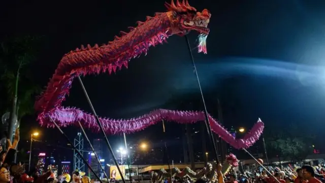 ड्रैगन डांस