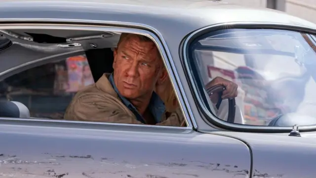 007: Не час помирати