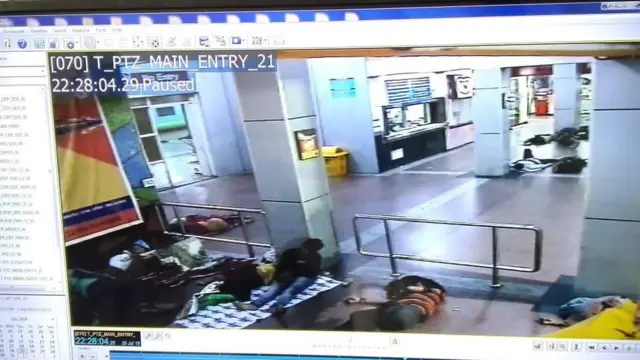 সিসিটিভি ফুটেজে রেল স্টেশনের ছবি।