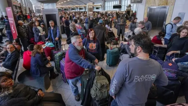 مسافران معلق