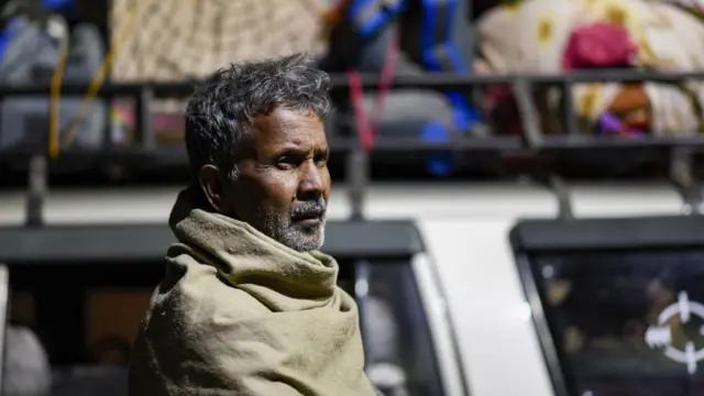 काश्मीरमधून पलायन करणारे परप्रांतिय मजूर