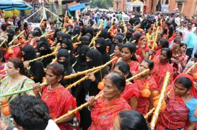 कावड यात्रेतील महिला