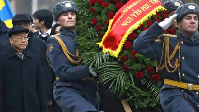 GS Nguyễn Phú Trọng viếng Lăng Lenin ở Moscow trong chuyến thăm Nga hồi năm 2014