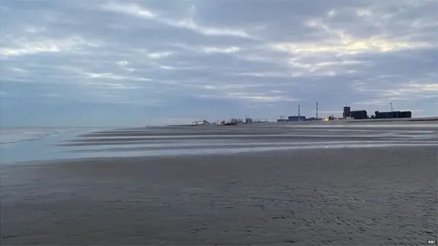 ਪਰਿਵਾਰ ਲੂਨ ਪਲਾਜ ਨਾਮ ਦੇ ਇਸੇ ਬੀਚ ਤੋਂ ਸਫ਼ਰ ਲਈ ਨਿਕਲਿਆ ਸੀ