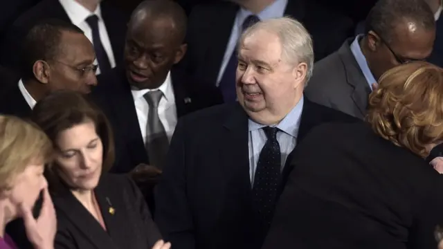 Sergei Kislyak entrando al Capitolio para el discurso de Trump ante el Congreso