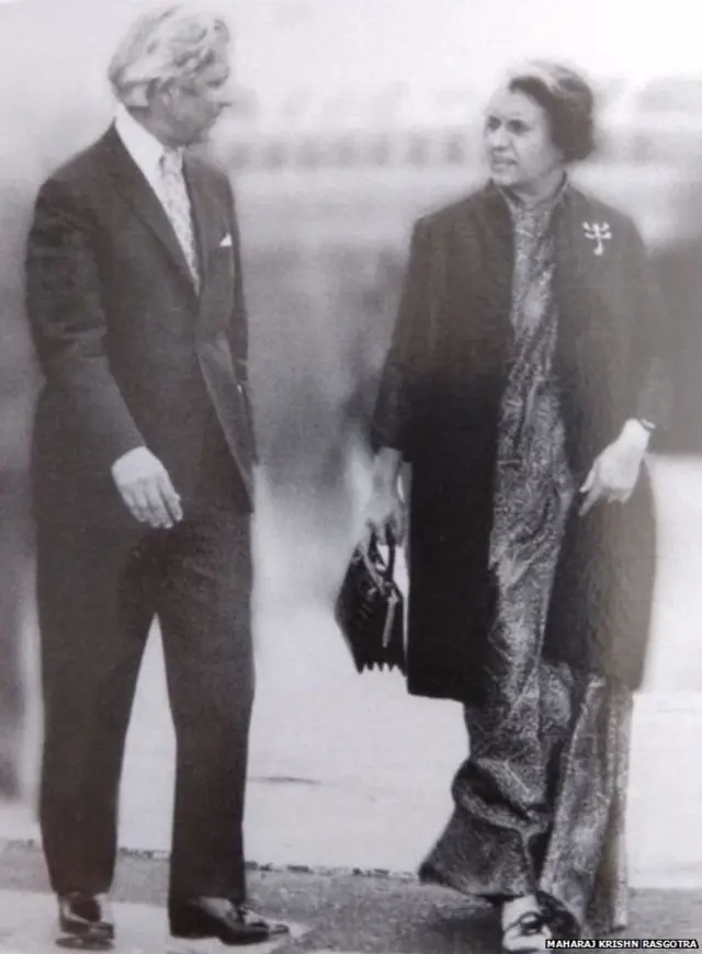 ਇੰਦਰਾ ਗਾਂਧੀ ਅਤੇ ਮਹਾਰਾਜ ਕਰਿਸ਼ਣ ਰਸਗੋਤਰਾ
