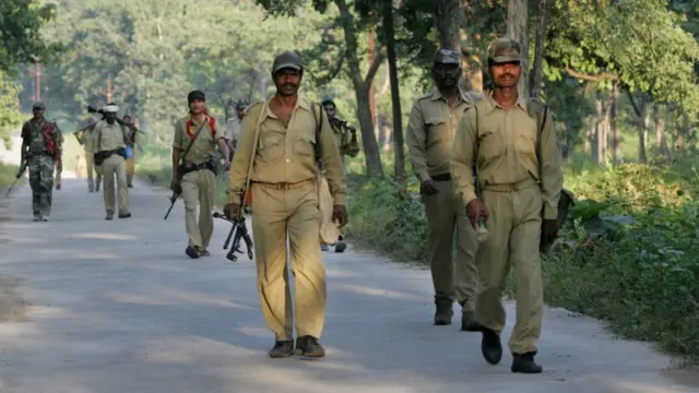 દંતેવાડામાં નક્સલવાદ સામે પોલીસનાં પેટ્રોલિંગની તસવીર