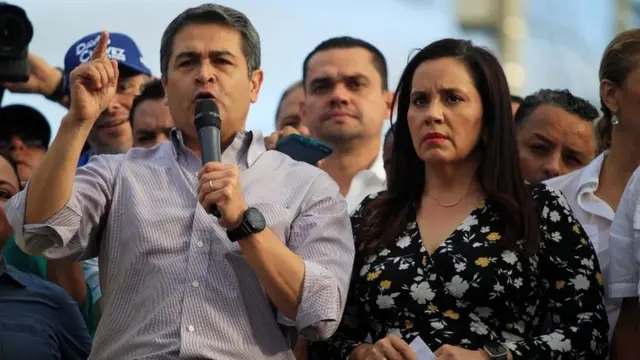 Juan Orlando Hernández habla ante simpatizantes