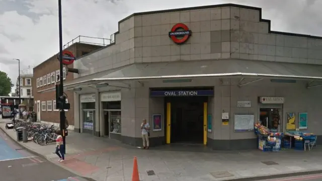 Снаружи станция "Овал" выглядит неброско