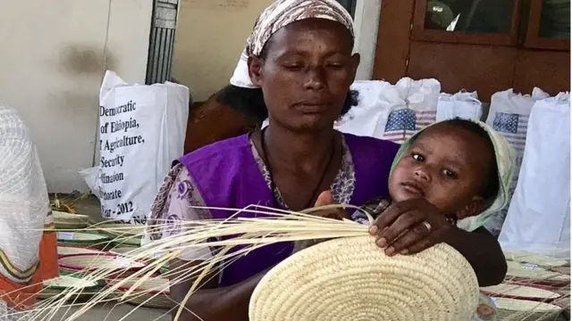 ማማይ ሒዘን ኣብ ስራሕ ዝወፈራ ኣደ