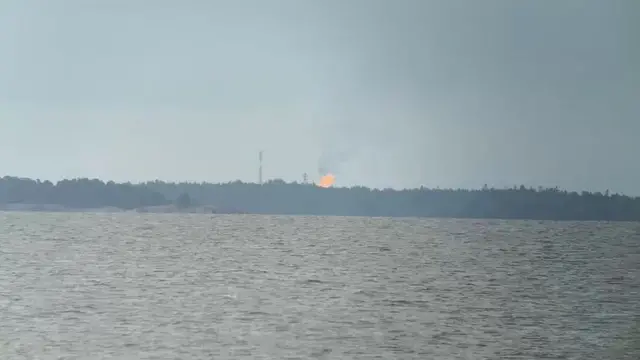 গ্যাস স্থাপনায় আগুন জ্বলছে।