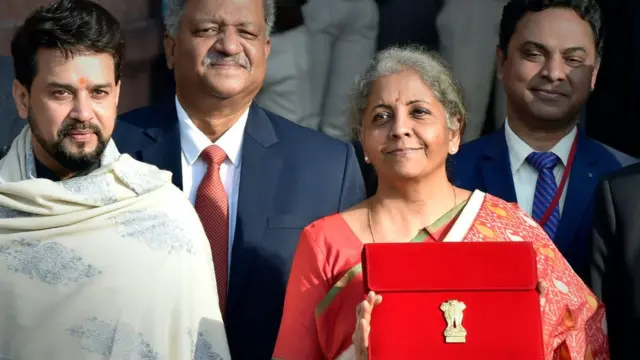 નિર્મલા સીતારમણ અને અનુરાગ ઠાકુર