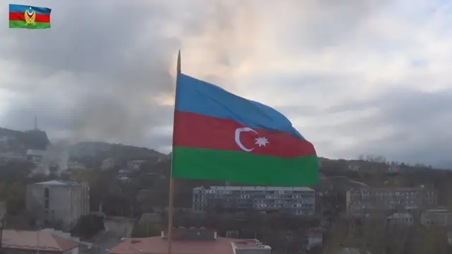Азербайджанский флаг над городом Шуша (Шуши)