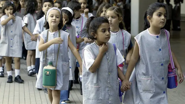 تلميذات لبنانيات