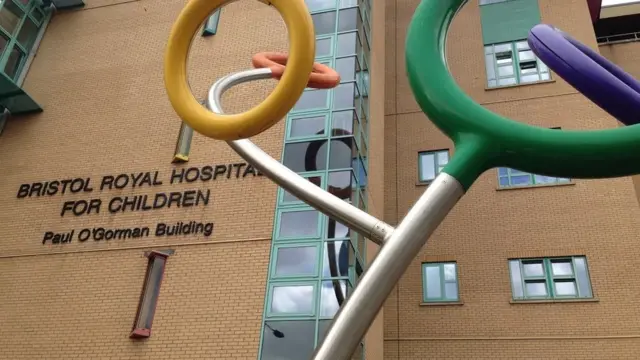 Isbitaalka Carruurta ee Bristol oo khaladka qalliinka laga sameeyey