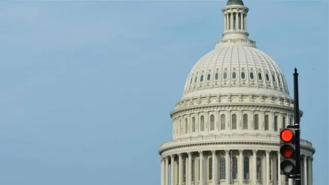 ධවල මන්දිරයට රතු එළියක්