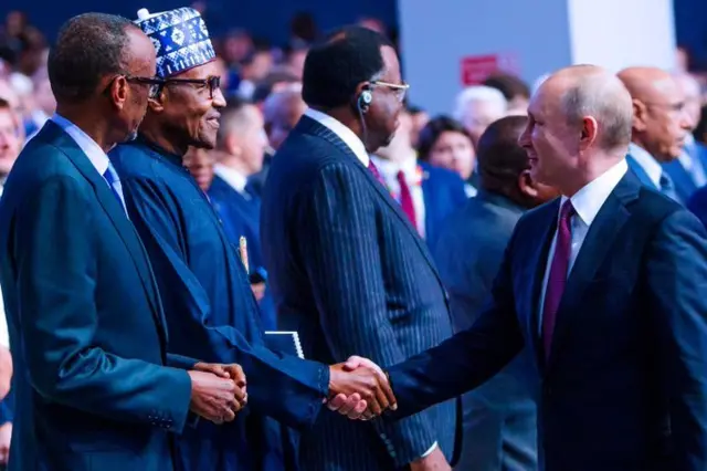 Vladimir Putin dey shake Muhammadu Buhari