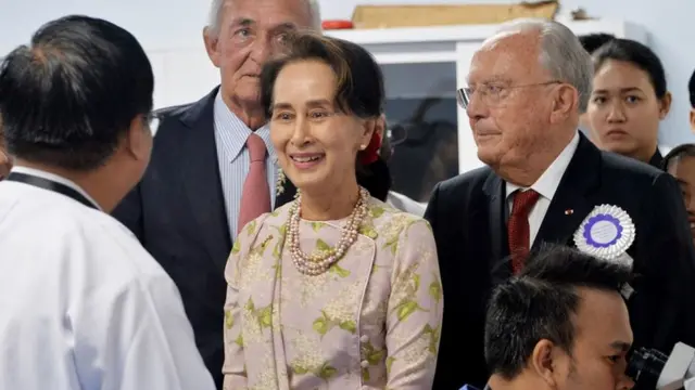 ဒေါ်အောင်ဆန်းစုကြည်ဟာ အိုင်စီဂျေမှာ မြန်မာနိုင်ငံကိုယ်စားပြုသွားရောက် ထုချေဖြေရှင်းတယ်ဆိုတာ တိုင်းပြည်အပေါ် တာဝန်ယူမှု တာဝန်သိမှုစိတ်ဓာတ်နဲ့ ကြေညာခဲ့တာ ဖြစ်