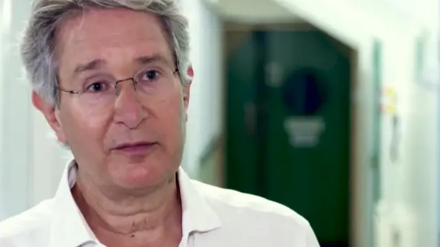 조나단 히니 교수는 그의 팀이 개발한 백신이 "혁신적"이라고 말했다