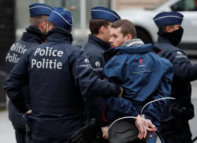 Brüksel'de gözaltı