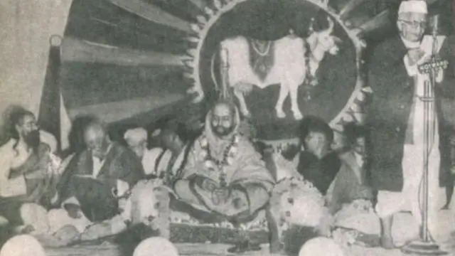 டெல்லியில் நடந்த பசுவதை எதிர்ப்பு பேரணியின் போது குரு கோல்வல்கர்