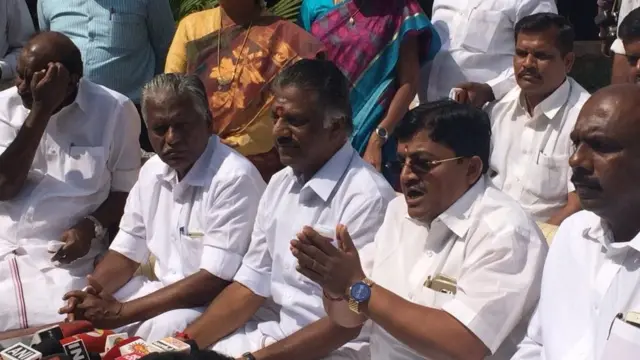 ஓ.பி.எஸ். அணி