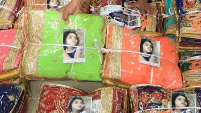 చీరలపై చిన్నారి ఫొటో