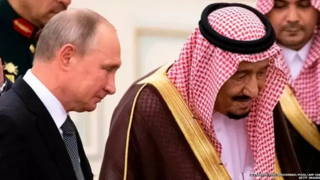 Madaxweynaha Ruushka Vladimir Putin iyo Boqorka Sacuudiga Salman bin Abdulaziz Al Saud