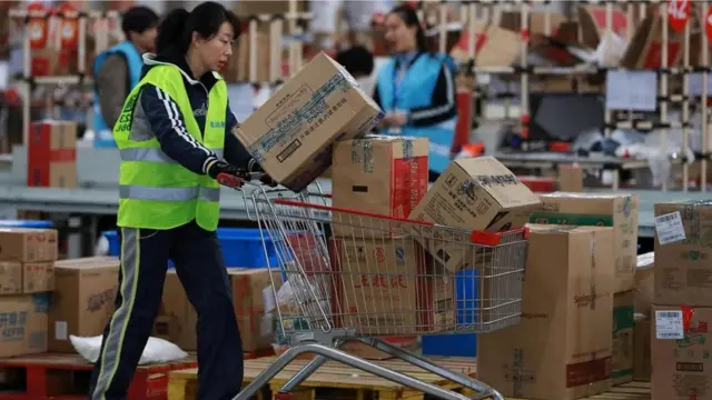 من داخل أحد الأسواق الكبيرة