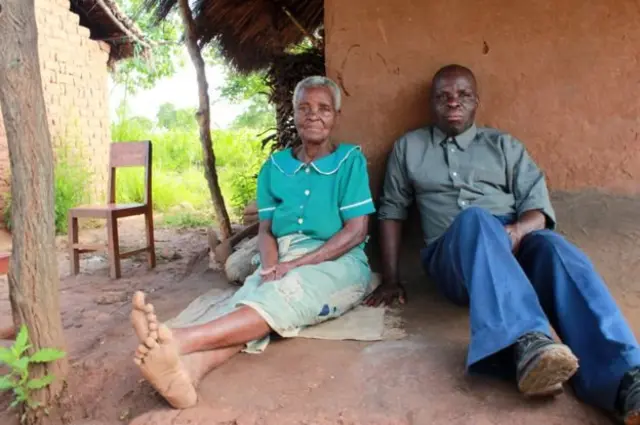 拜森和母親在一起